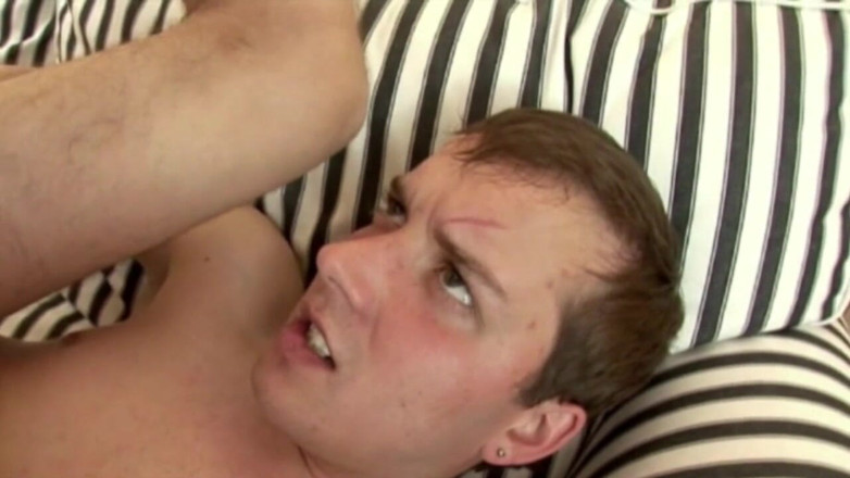 French twinks amator sextapes: Junger hetero-twink ohne gummi von XXL schwanz gefickt