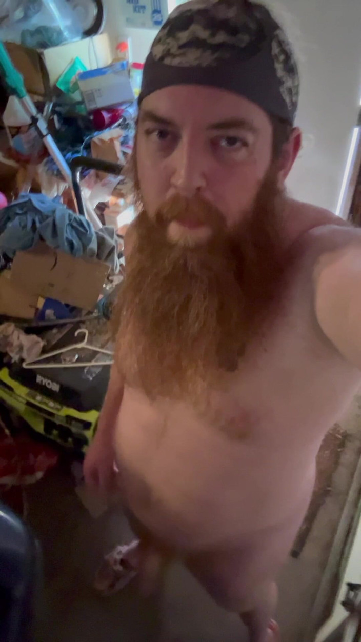 Big Baz: Piscio lungo nudo