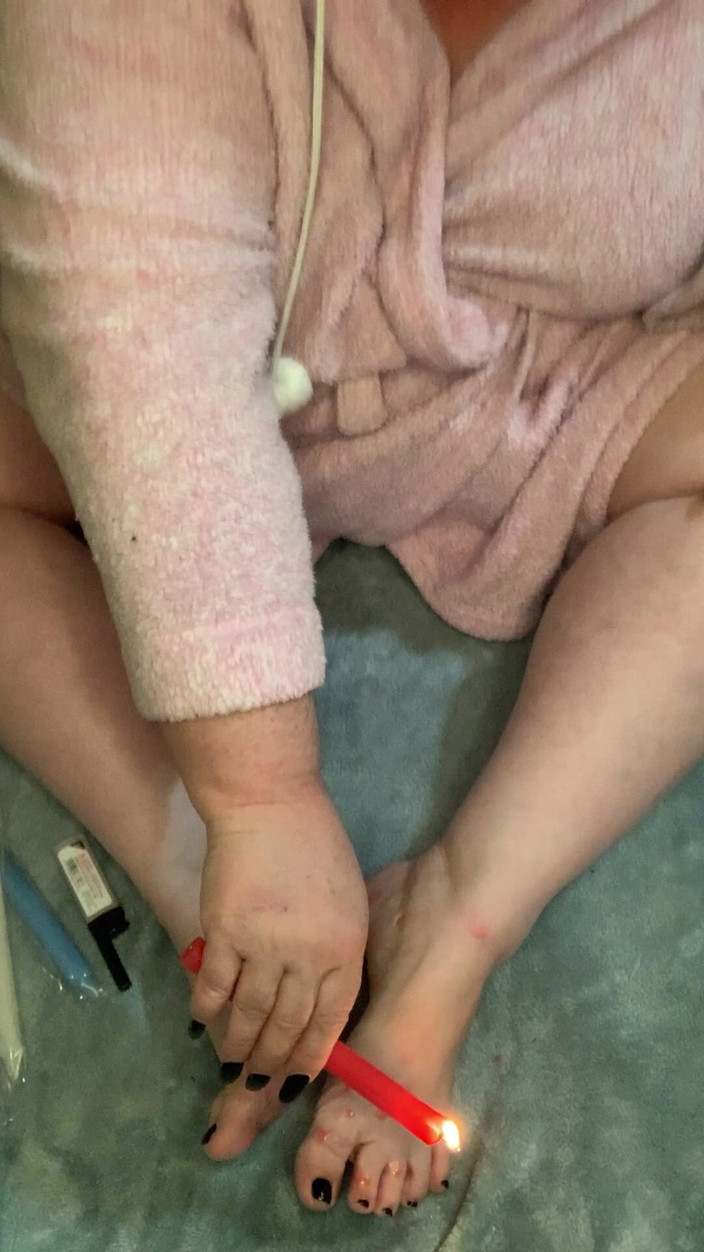 BlancaGirlBBW: Epilare cu picioarele