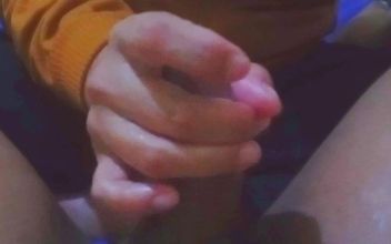 In the Handjob of a Beautiful Woman When the House Is Quiet