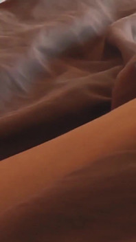 Heiße masturbation im bett am morgen