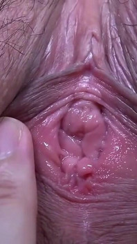Pinkwhisper bleke schoonheid knalt ongetrimpied, haar aangename finale stroomt in een warme, diepe afwerking