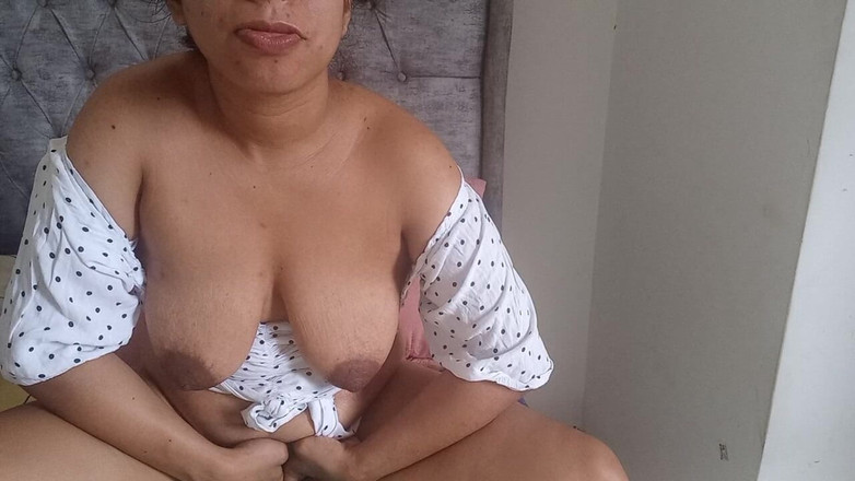 PATY PATY: Cewek semok latina lagi asik masturbasi sambil toketnya gondal-gandul sampai...