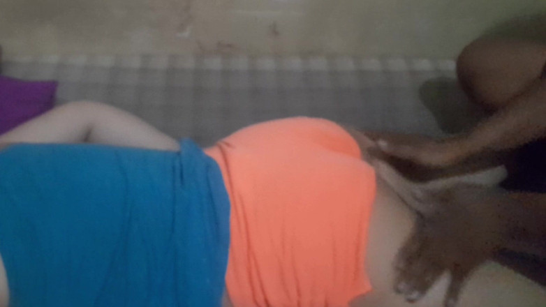 Angelina pop: Rochia de mireasă a unei femei cu o bandă rasă