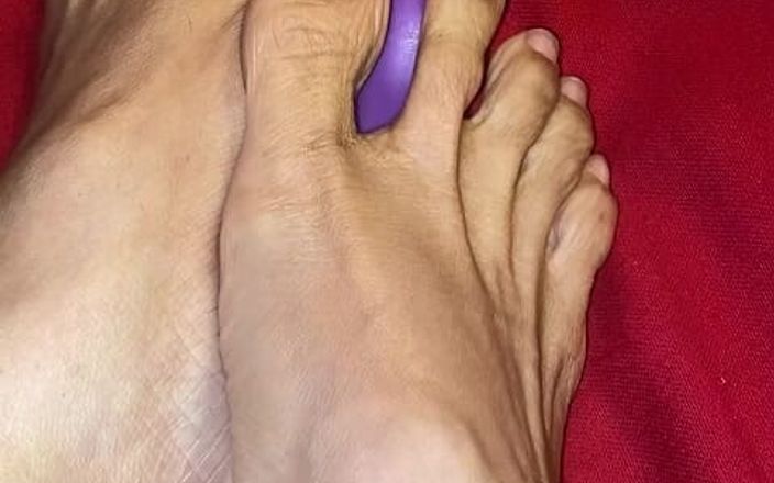 Naelor: 2.melove Playing with Her Dildo Friend with Her Small Feet