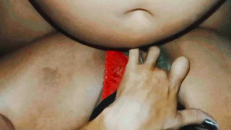 anal_queen_amateur: MILF doszła palcami, podczas gdy kłoda wchodzi i wychodzi z...