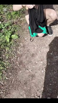 Puedes encontrarte con transexual desnudo en el bosque