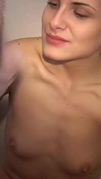 Tvätt ansiktsbehandling från Lindas ansikte med piss
