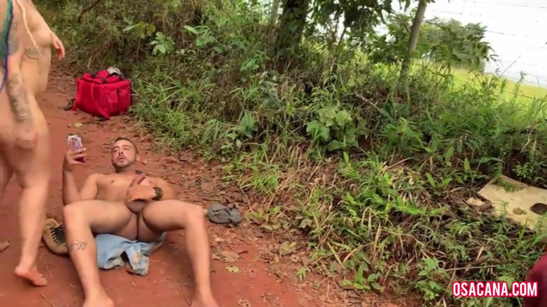 Amateur world: Kami bertemu dengan dua gadis nakal dalam perjalanan