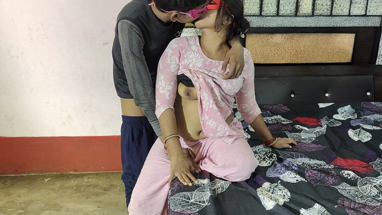 Soniya1997: Adik tiri desi India dikongkek dubur