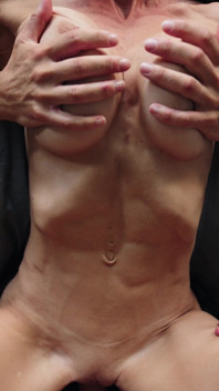 Milf en primer plano - fuerte modelo de fitness Lily