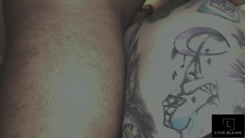 Livie Blainn: 足をマッサージしてくれたらご褒美をあげるよ