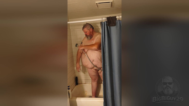 BigBiGiy29: Machte die Dusche an Dann passierte die Dinge ein dampfendes...