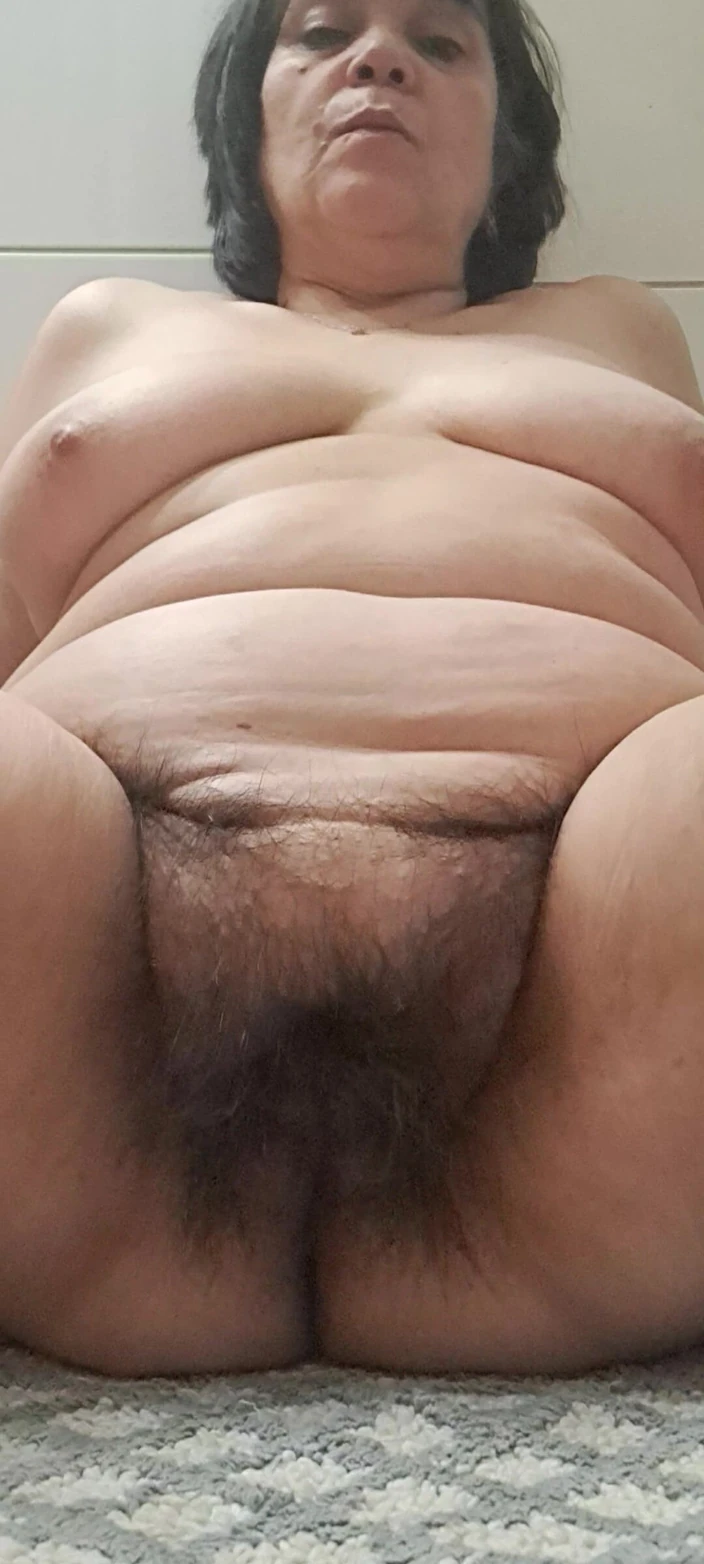 Mommy big hairy pussy: MILF Shows with Pelvic Movements How She Likes to Fuck