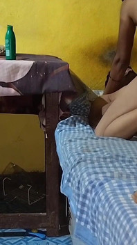 Desi indian sexi bhabhi shardiyo ki raat me apni hawas ki aag bujati he