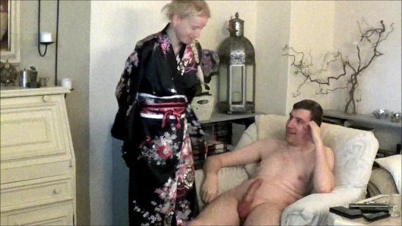 Slave Sophie: Per favore usami nudo mio padrone