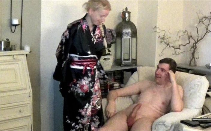 Slave Sophie: Por favor usa mi maestro desnudo