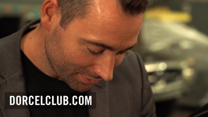 Dorcel Club: Trío y esposa compartiendo en un estacionamiento común