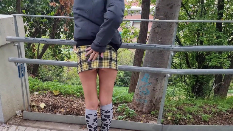 TheloveStory: Vibrador remoto en el parque - controlo el coño con exuberante