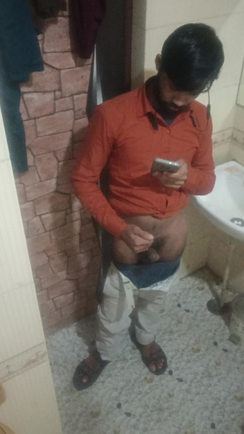 Brijesh 270: Saya merakam video sendiri, bersendirian di bilik air.