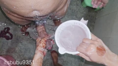 Desi village matrigna condivide il bagno con il figliastro e gode del sesso in doccia