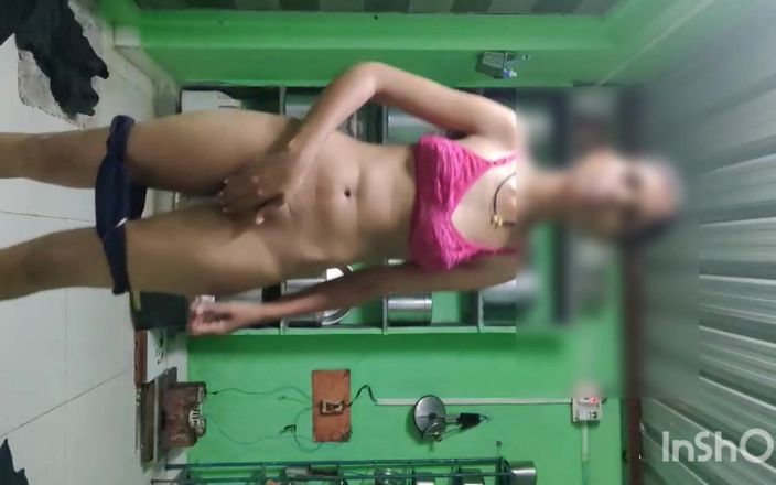 Desishycouple: Marathi Bhabhi Shivani leker med sin fitta