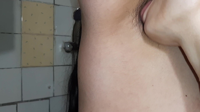 Lesbian-illusion: Le ho fatto la pipì in bocca e poi mi...