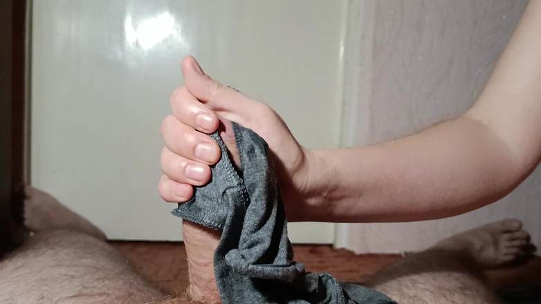 OniSoi: Je lul aftrekken met slipje van een Koreaanse milf