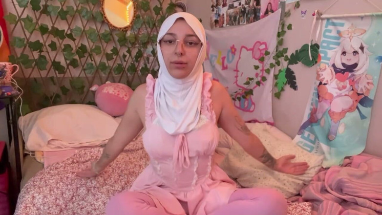 lanalovacutie: Muslim-yoga-in-hijab-in-bed