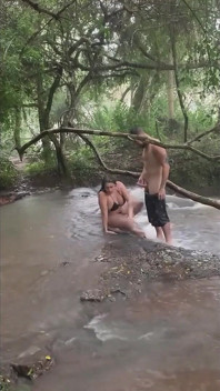 Рискованный секс у водопада в центре Storm O.O.