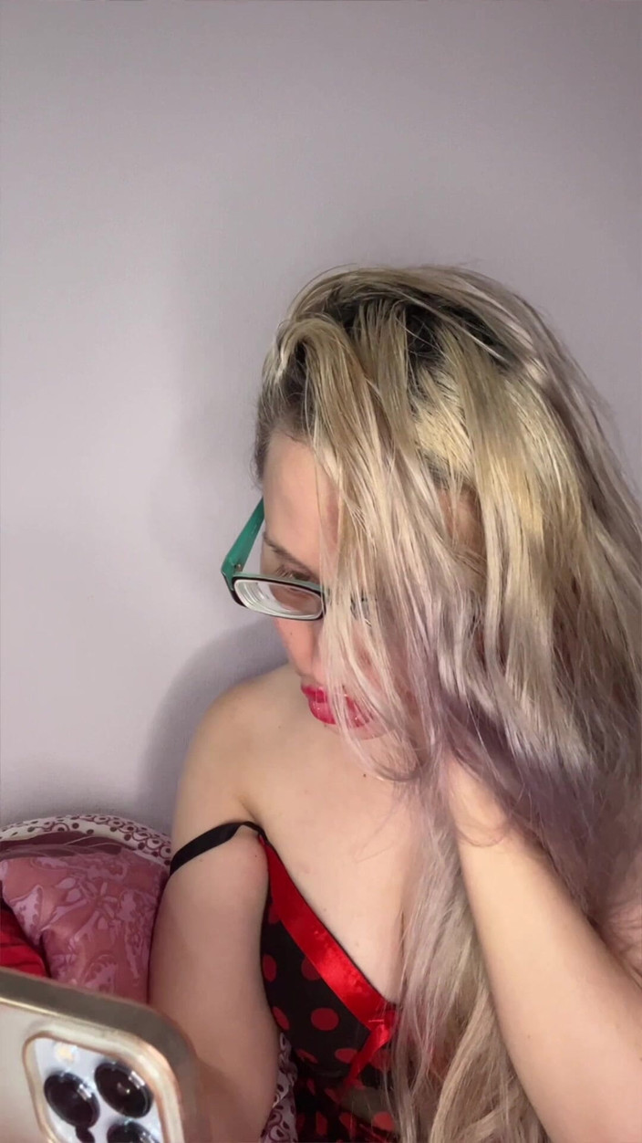 FinDom Goaldigger: Meus grandes lábios vermelhos bimbo e poder de batom