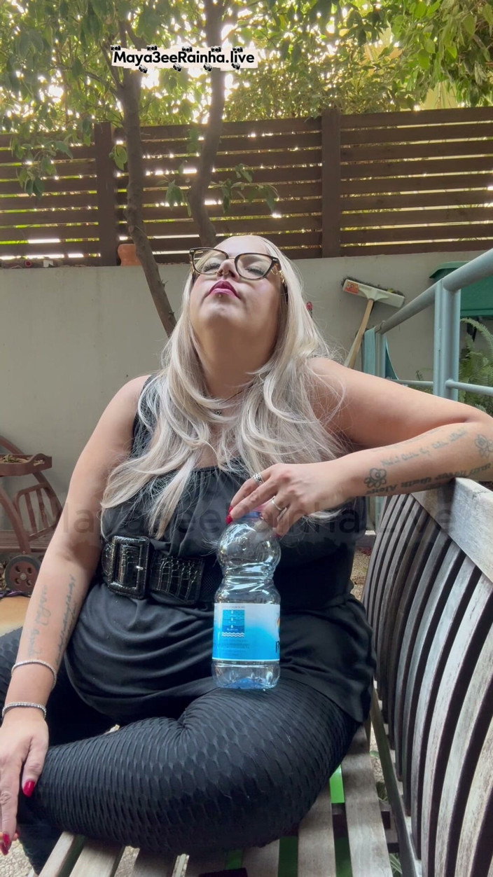 Goddess Maya3ee Rainha: Buenos días diosa fumando y leggings sexy en gruesos muslos...