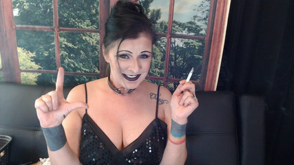 Abby Anna: Poražený pojď vykouřit to surové