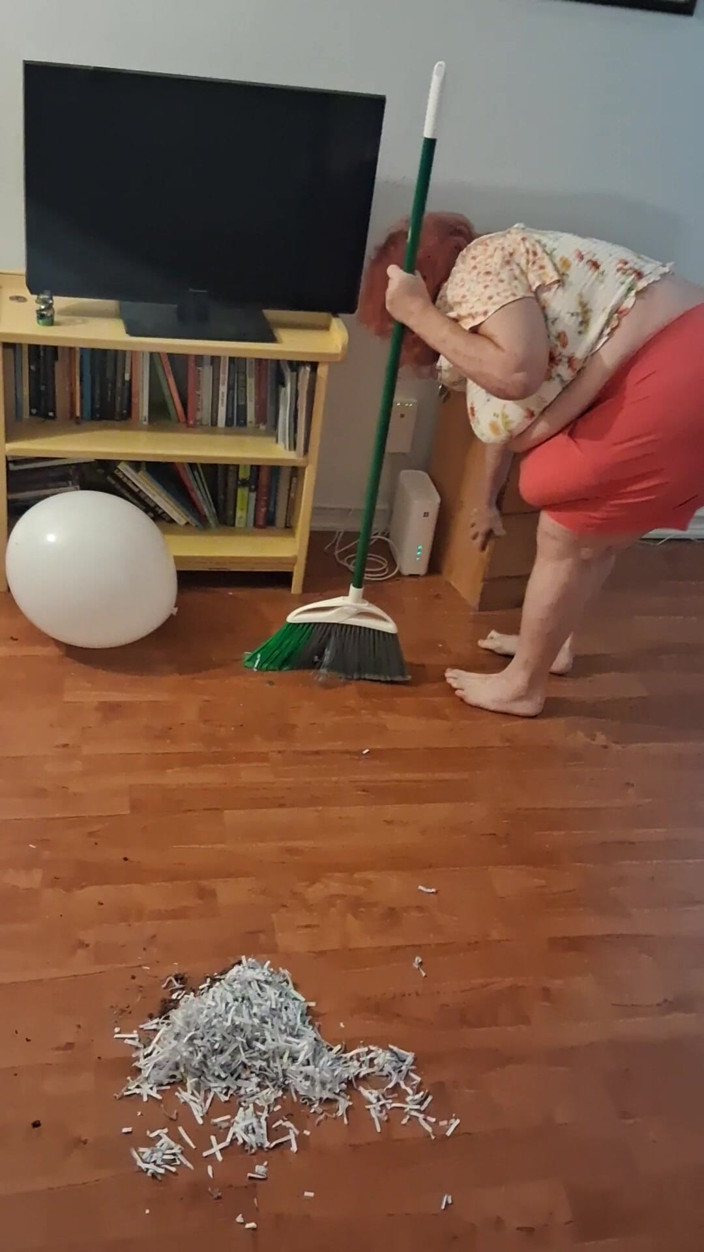 BBW nurse Vicki adventures with friends: Big Belly Beauty Nurse Vick Cleans up Messy Floor