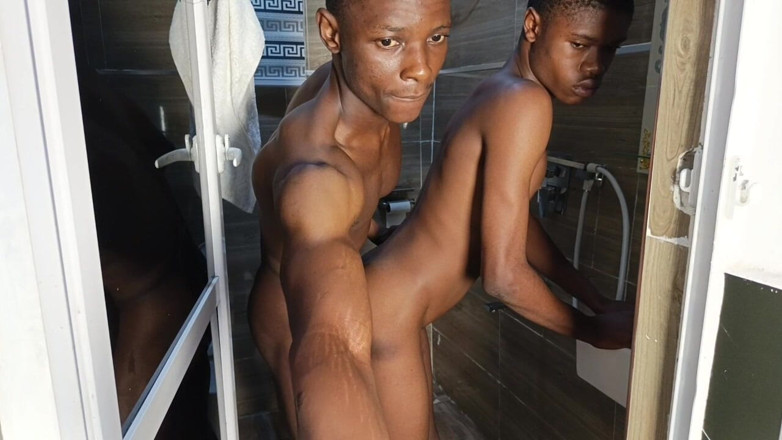 Pa_blo: baathroom mairaathan chudaee