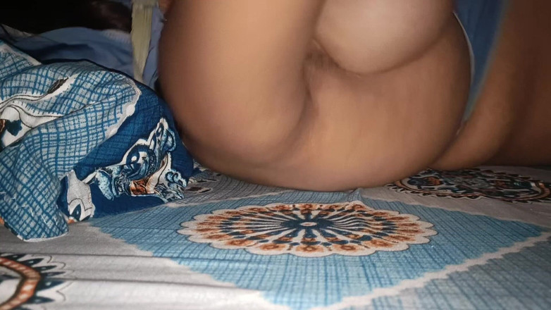 Catchybusty: Vykuři tohle zlatokopce bhabhi