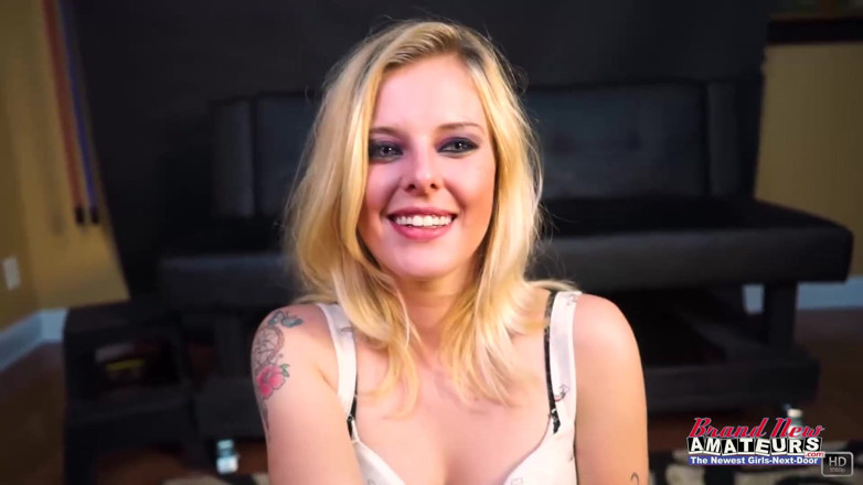 Brand New Amateurs: Mya parla con un ragazzo al telefono mentre mi succhia...