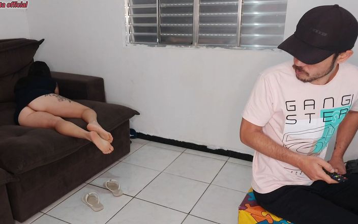 Kasallpimenta: La casalinga riceve il tecnico e lo seduce mentre suo...