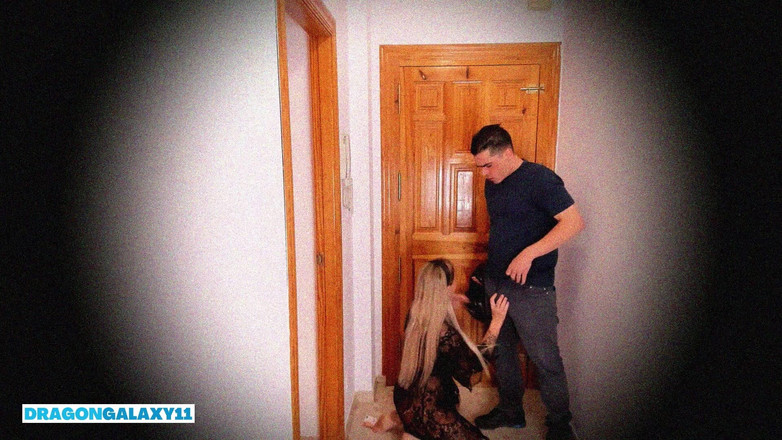 DragonGalaxy11: मेरे पास अपने पूरे जीवन का सबसे रोमांचक सेक्स है और यह सुंदर डिलीवरी मैन के साथ है