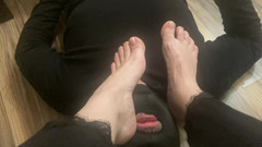 Niki studio: Worship My Feet and Clean My Toes
