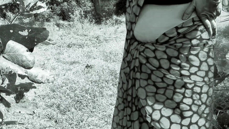 Hemant sarita: Heiße tante fickt muschi im wald-doggystyle