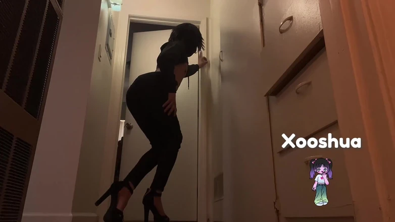 Xooshua (xblue18): 他们是一个荡妇在城市里寻找一个男人做爱