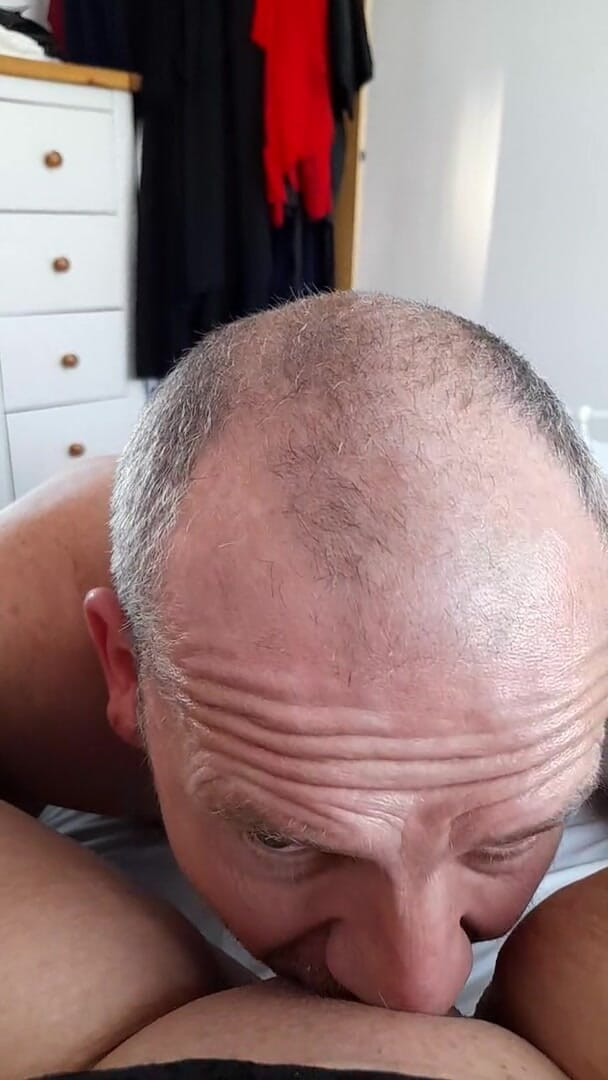 Uk Joolz: Filthy plumber makes me cum with his tongue