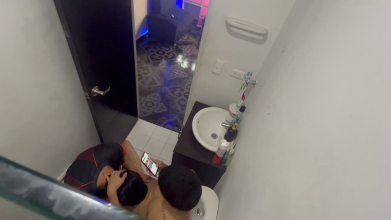 Tomas Styl: phemboy baathroom men jaata hai jabki uska sautela bhaee vahan...