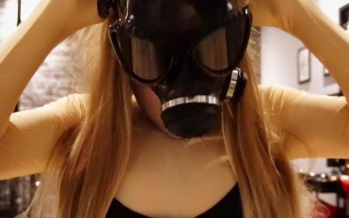 Hooded June: Nowa jebanie maska