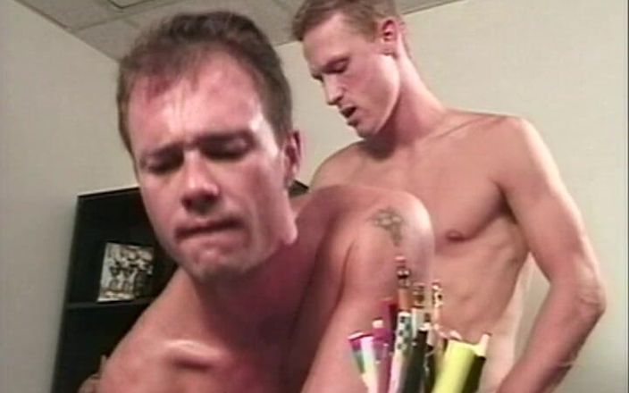 Gay 90's Vintage Porn: Troca de prazer masculina crua # 3