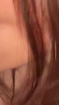 Nicky Mist在这个早上的地方和一个有趣的男孩玩耍