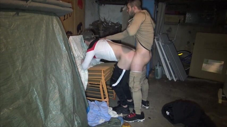 Gaybareback: Twink follada por el straigth Ricky Blue