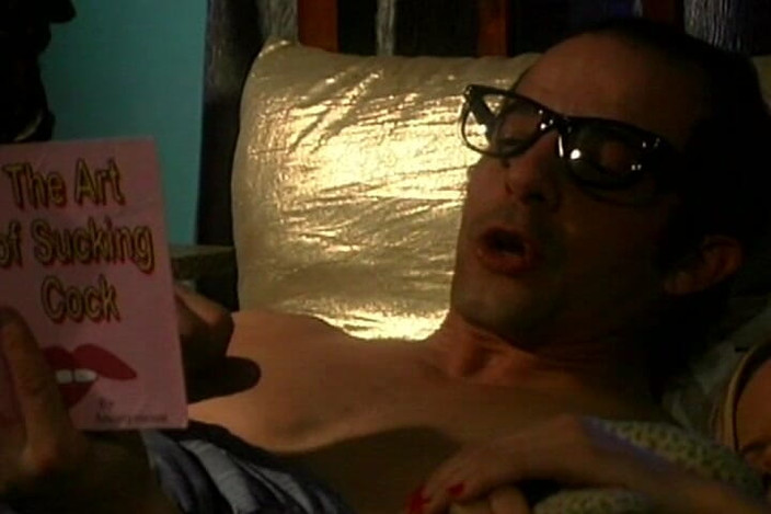 THAGSON RETRO: Une blonde excitée doigte sa chatte poilue béante jusqu’à l’orgasme