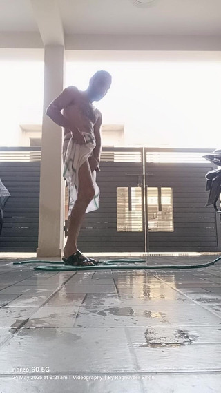 Rajasthani-old-lover: Il patrigno indiano si gode la doccia e scopa il...